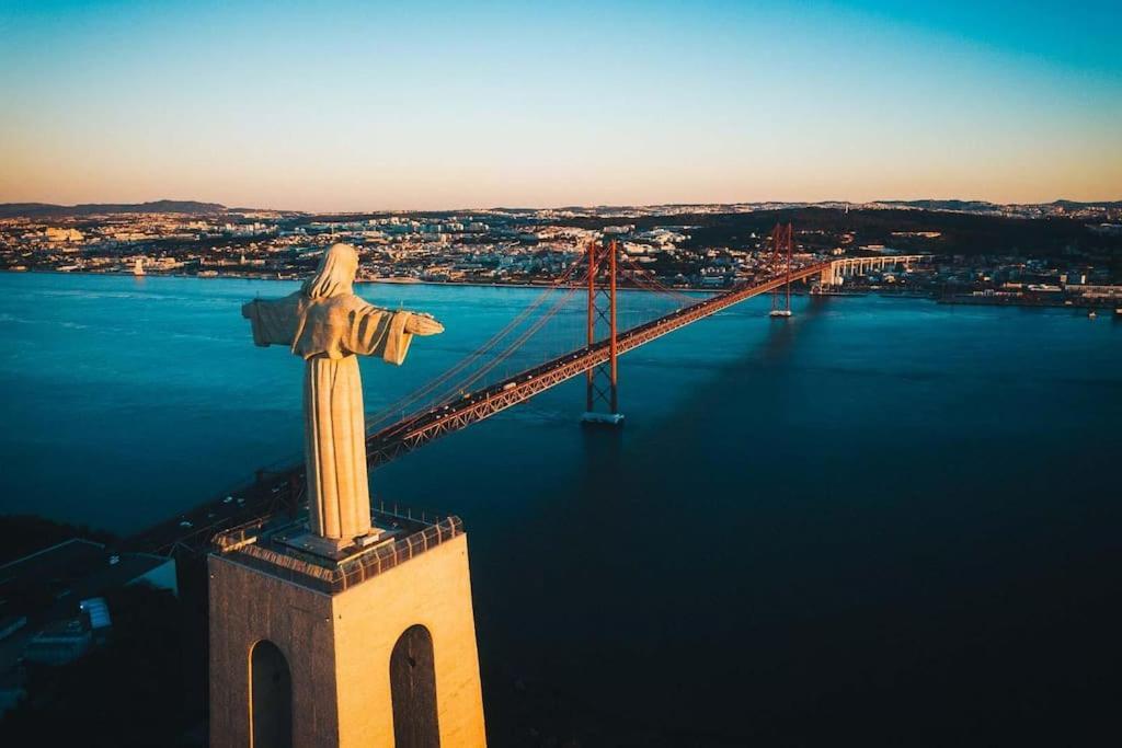 Lisbon Tagus River - Almada Exterior photo